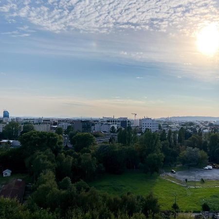 12 Floor Mogilska Tower Apartment Krakow Bagian luar foto
