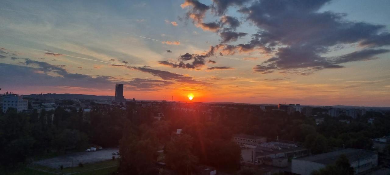 12 Floor Mogilska Tower Apartment Krakow Bagian luar foto