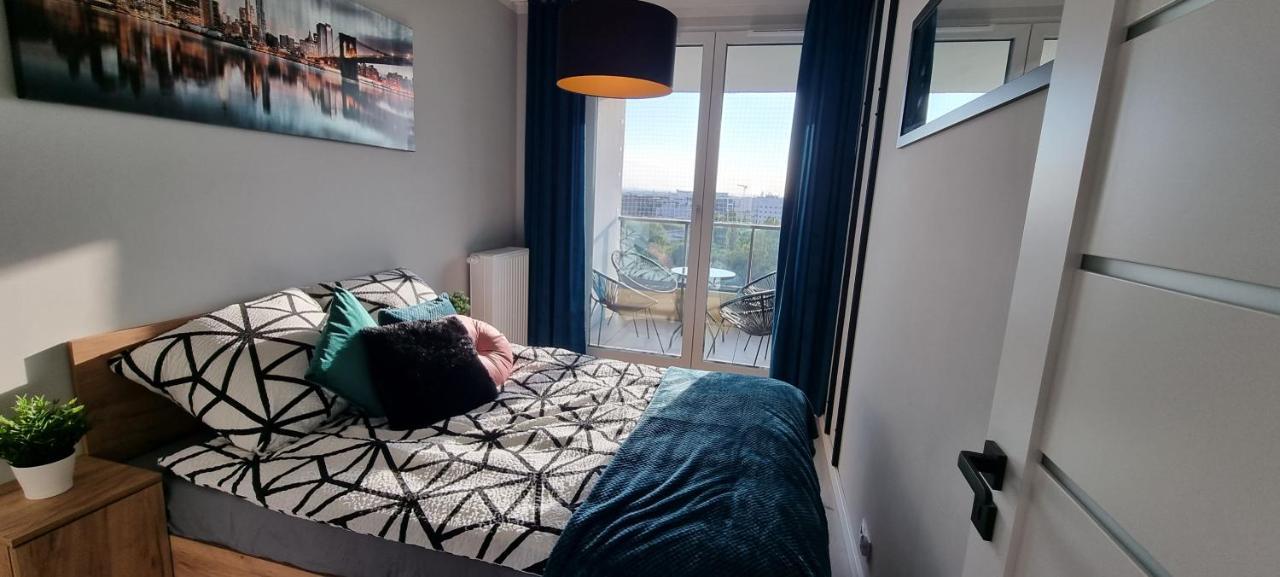 12 Floor Mogilska Tower Apartment Krakow Bagian luar foto