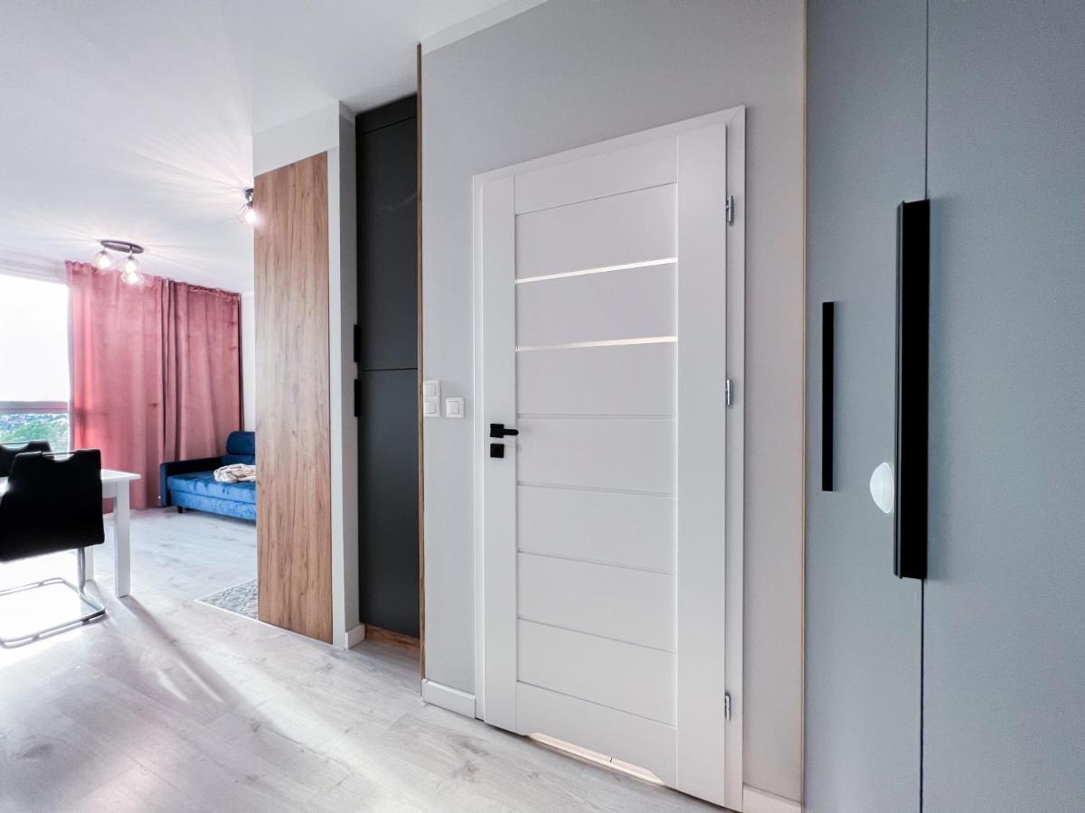 12 Floor Mogilska Tower Apartment Krakow Bagian luar foto