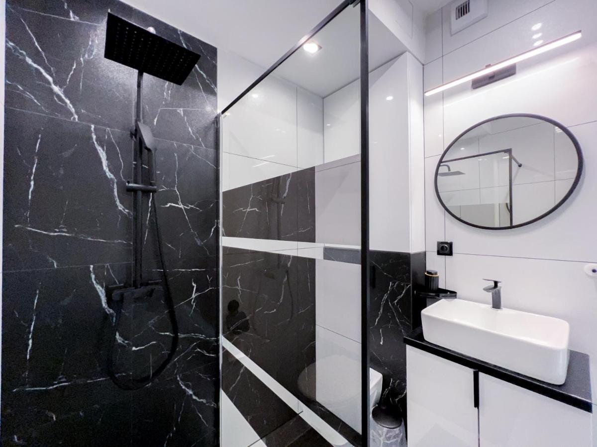 12 Floor Mogilska Tower Apartment Krakow Bagian luar foto