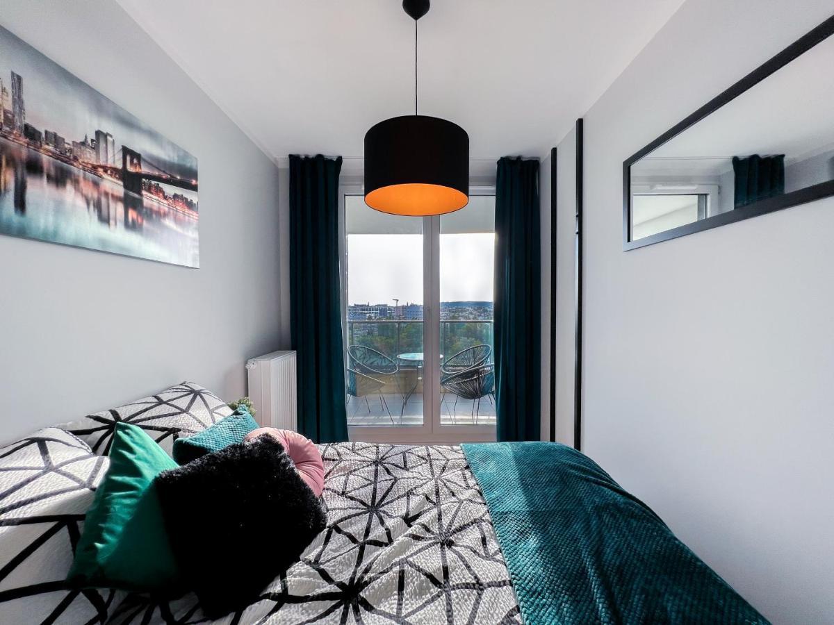 12 Floor Mogilska Tower Apartment Krakow Bagian luar foto