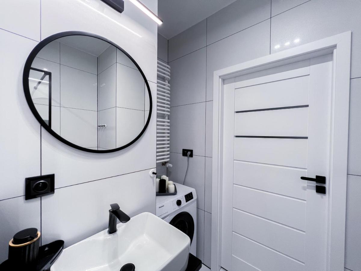12 Floor Mogilska Tower Apartment Krakow Bagian luar foto